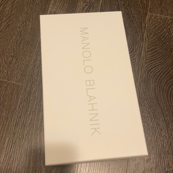 Manila blahnik - Picture 3 of 5